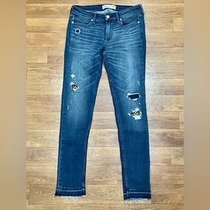 Abercrombie and Fitch NWT Super Skinny distressed embellished jeans size 28 R